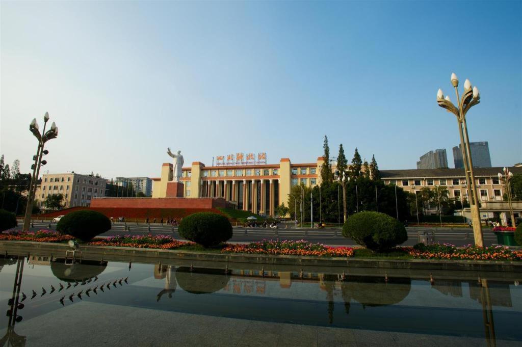 Chengdu Taihe International Hotel Exterior photo